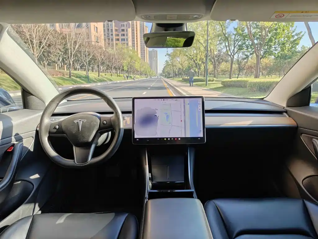 Фото 10 - Tesla Model 3