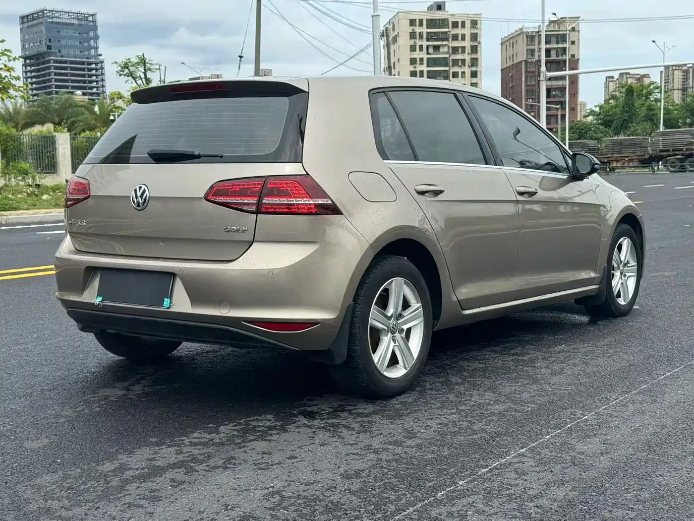 Volkswagen Golf 2017 1.6L Auto Comfort Millionth Edition фото 4