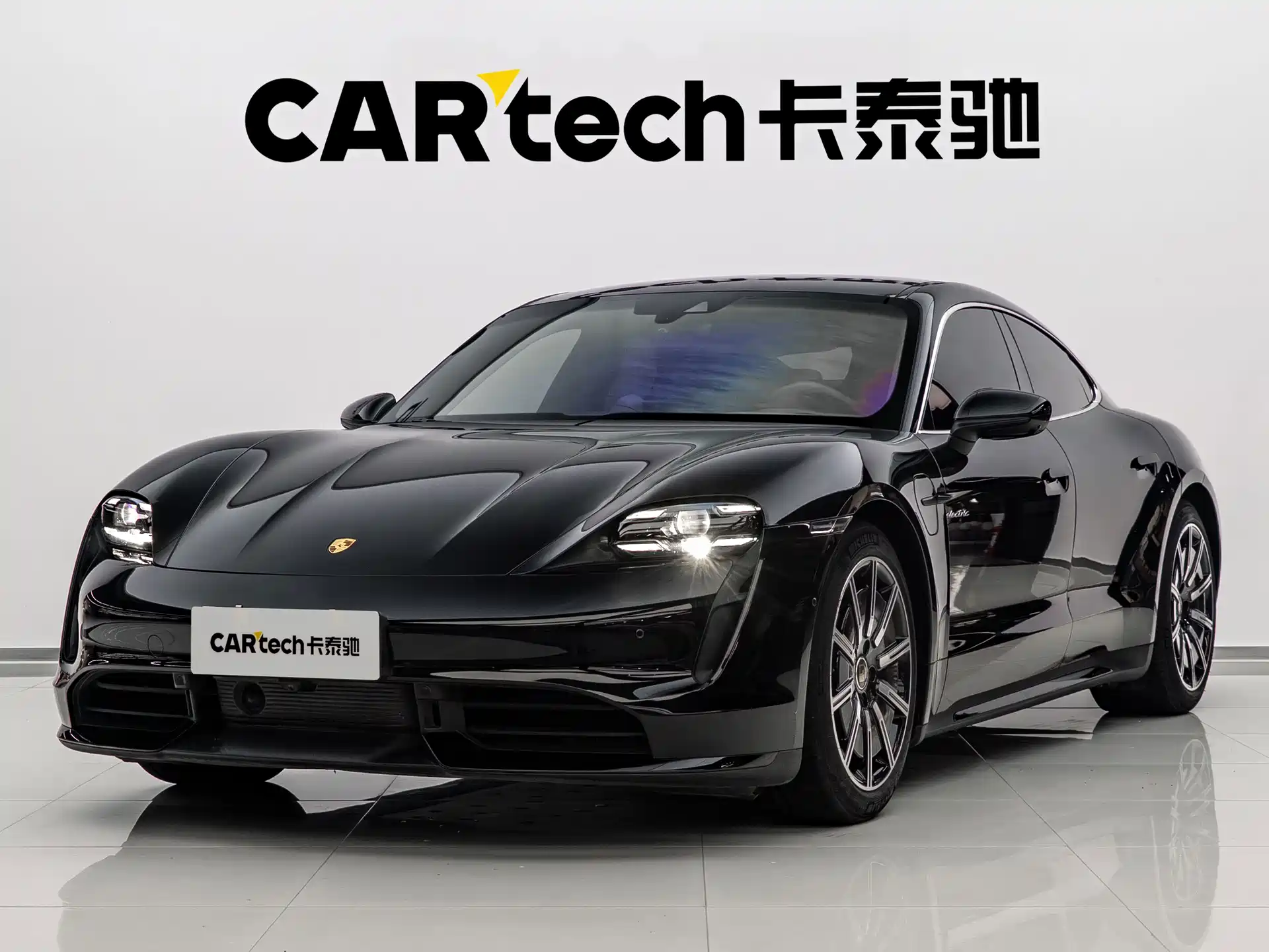 صورة 1 - Porsche Taycan