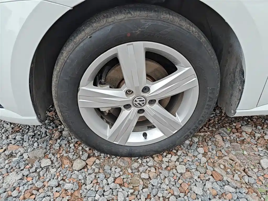 Volkswagen Lavida 2017 1.6L Automatic Trend Edition фото 23