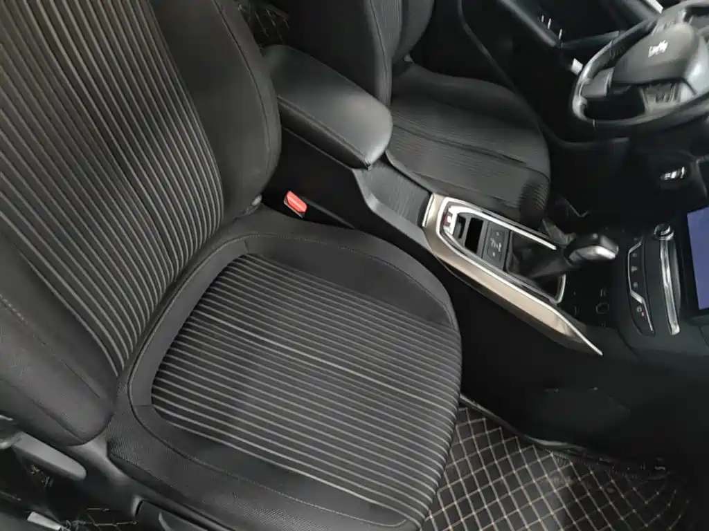 Peugeot 408 2016 1.6T Automatic Luxury Edition фото 25