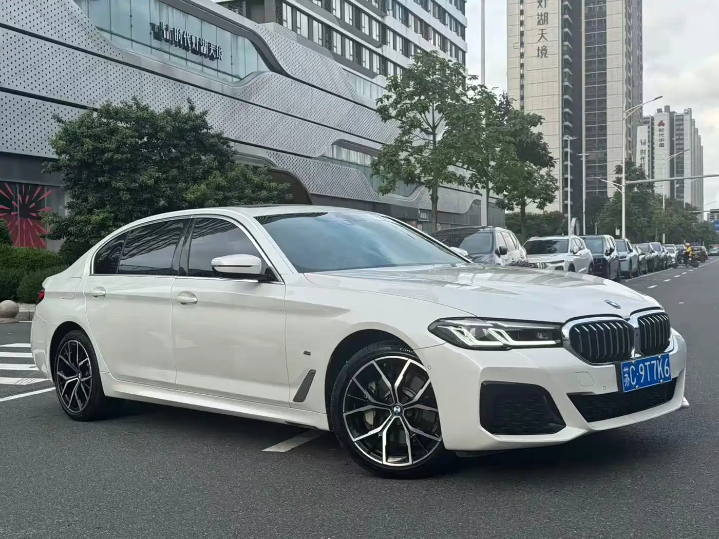 Photo 3 - BMW 5 Series