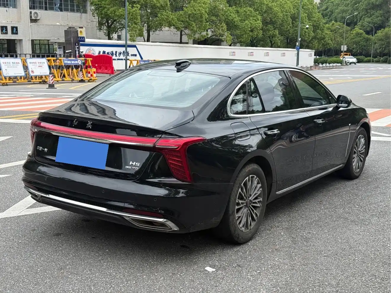 Hongqi H5 2023 1.5T DCT Smart Connect Joy Edition фото 4
