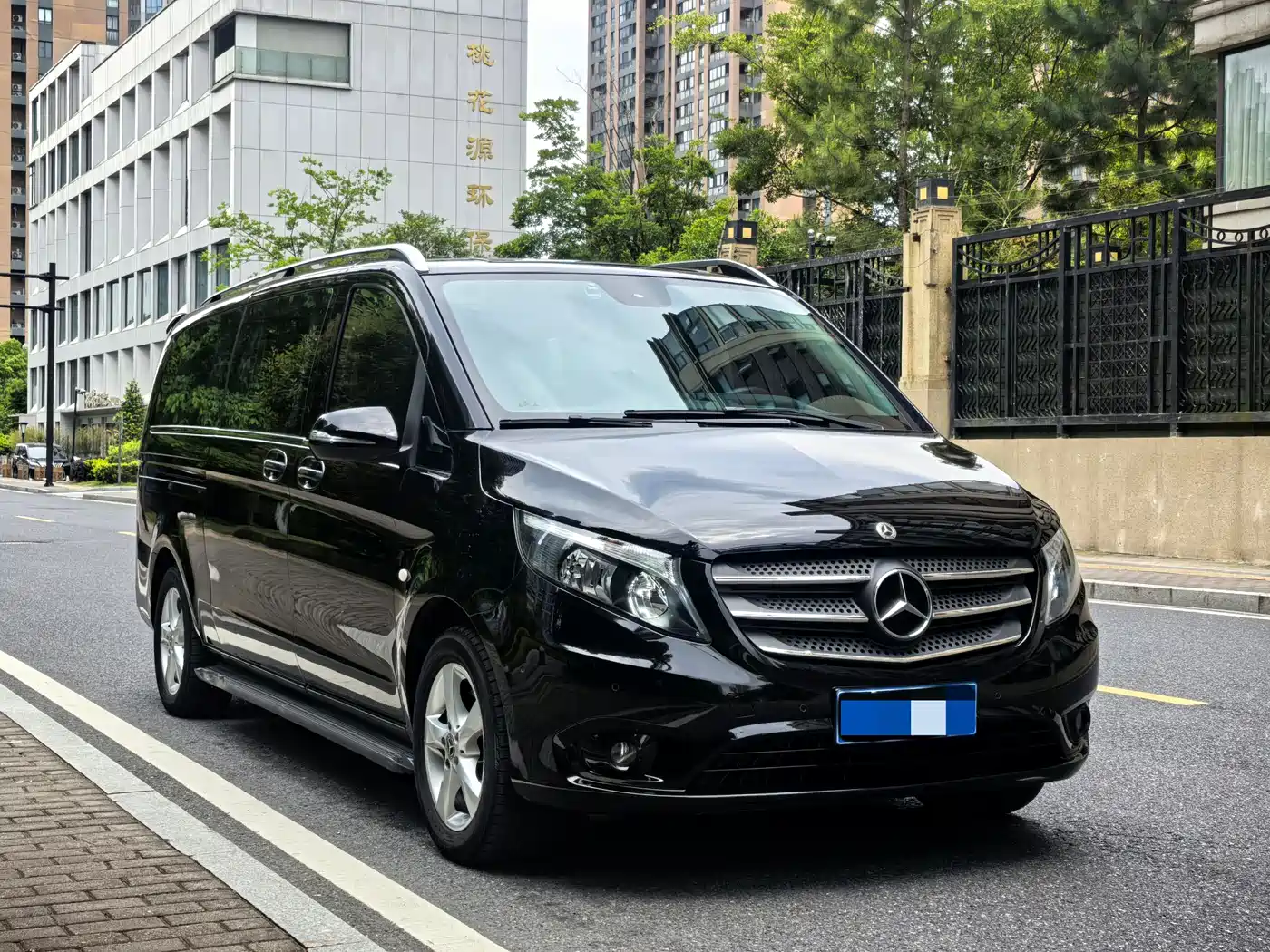 Mercedes-Benz Vito 2020 2.0T Business Edition (7-seater) фото 3