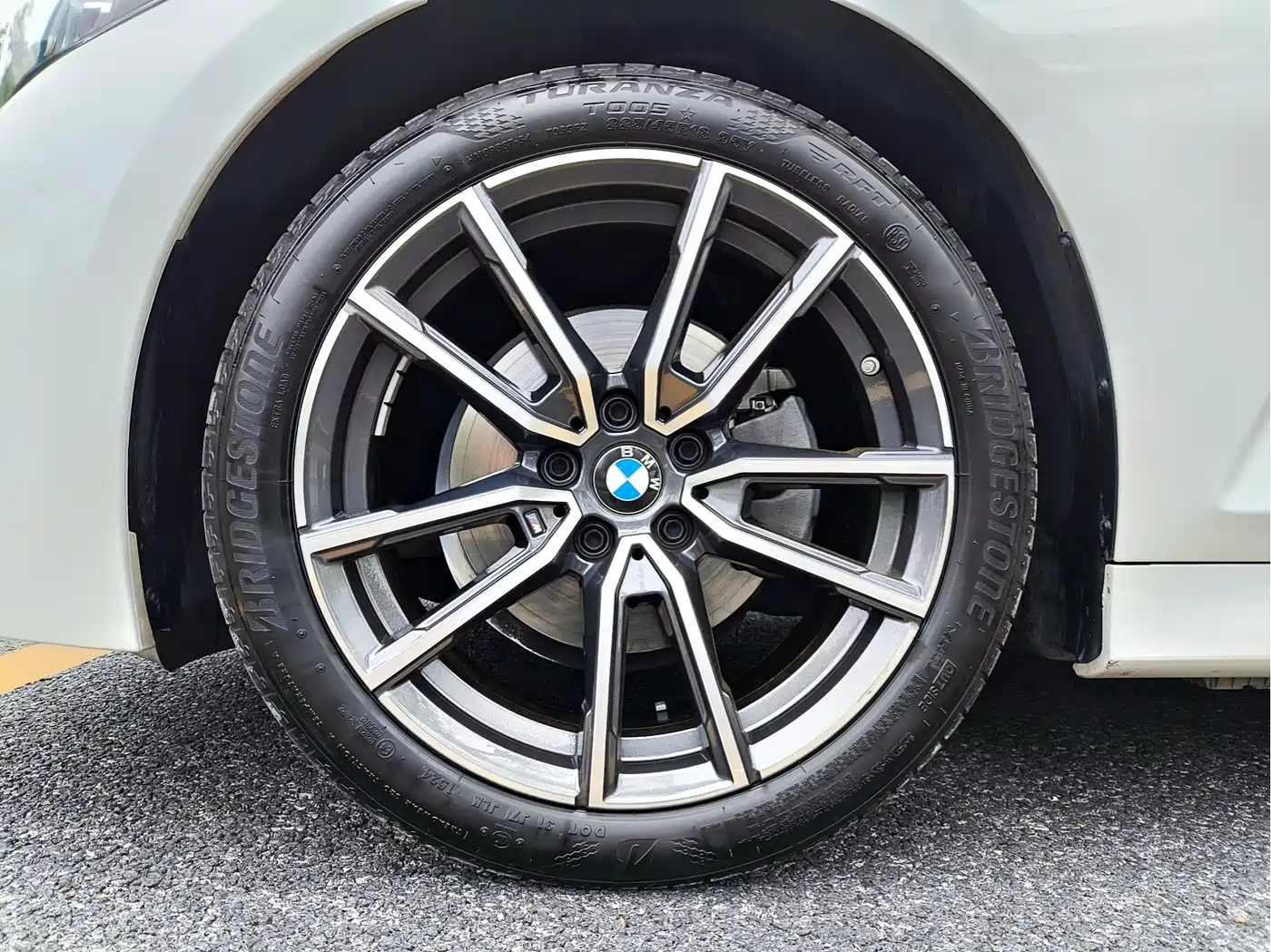 BMW 3 Series 2024 320Li M Sport Package фото 9