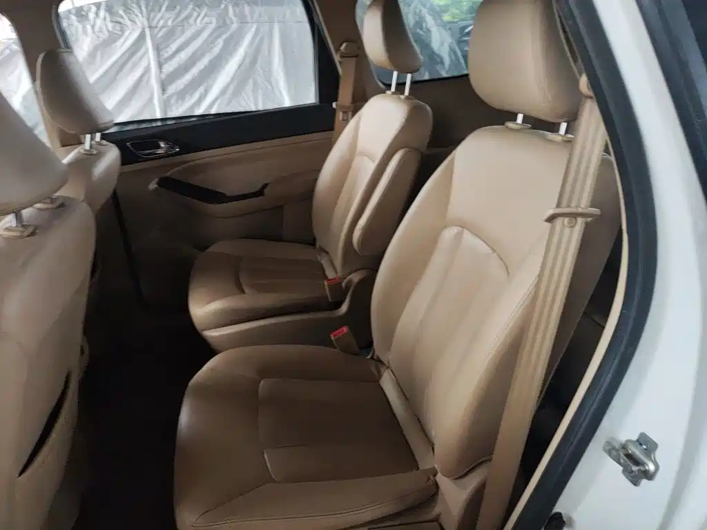 Baojun 730 2015 2014 1.5L Manual Luxury Navigation ESP Edition 7-Seater