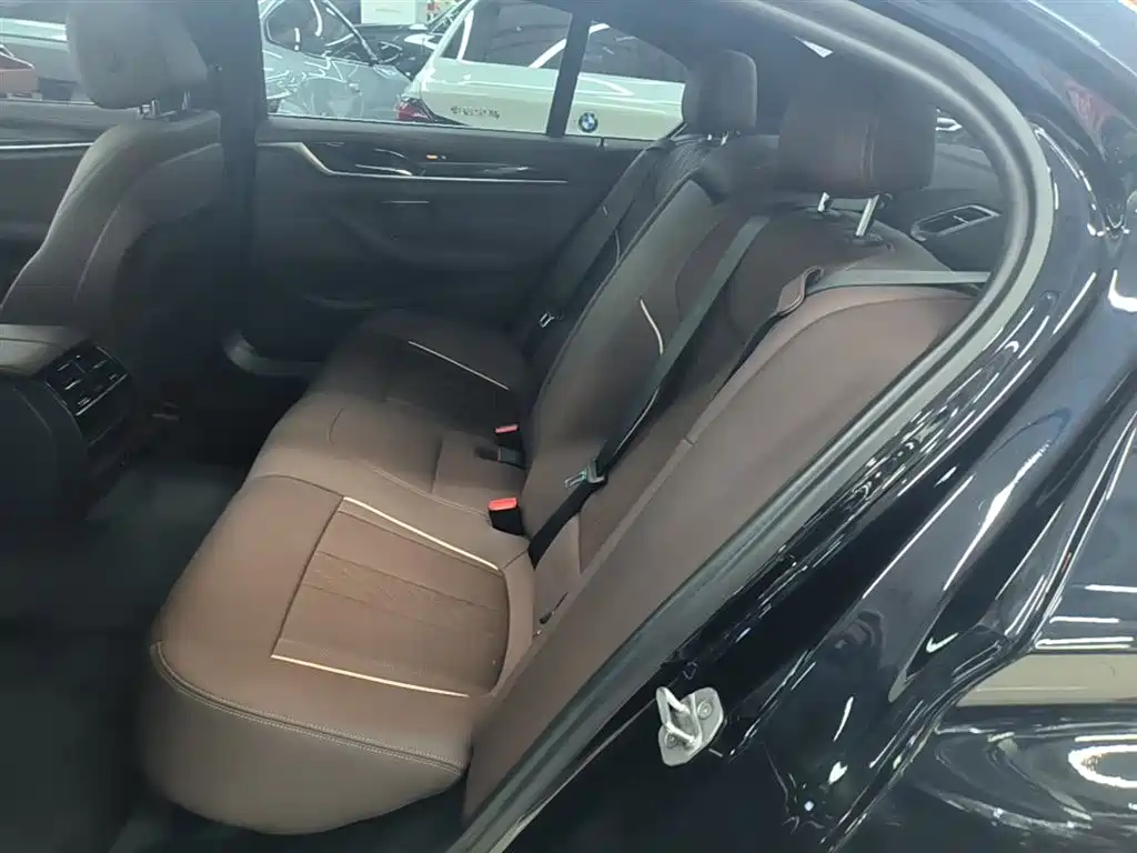 BMW 5 Series 2022 Model Second Facelift 525Li M Sport Package фото 17