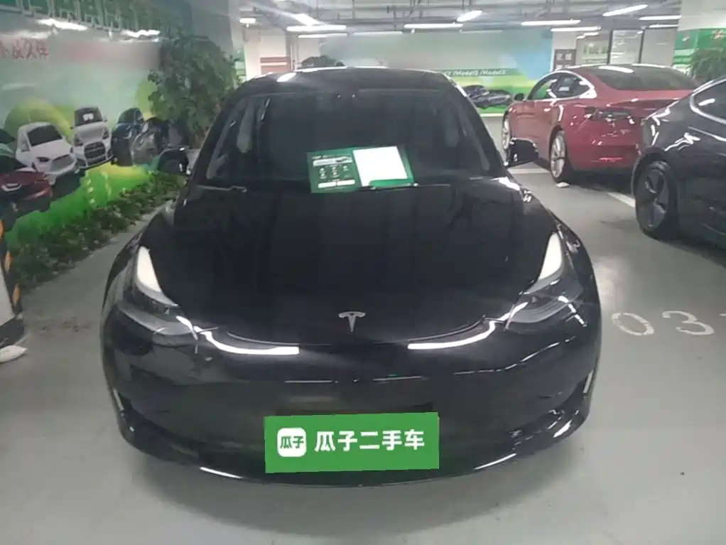 Фото 3 - Tesla Model 3
