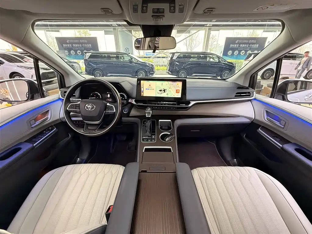 Toyota Sienna 2023 2.5L Hybrid Comfort Edition фото 6