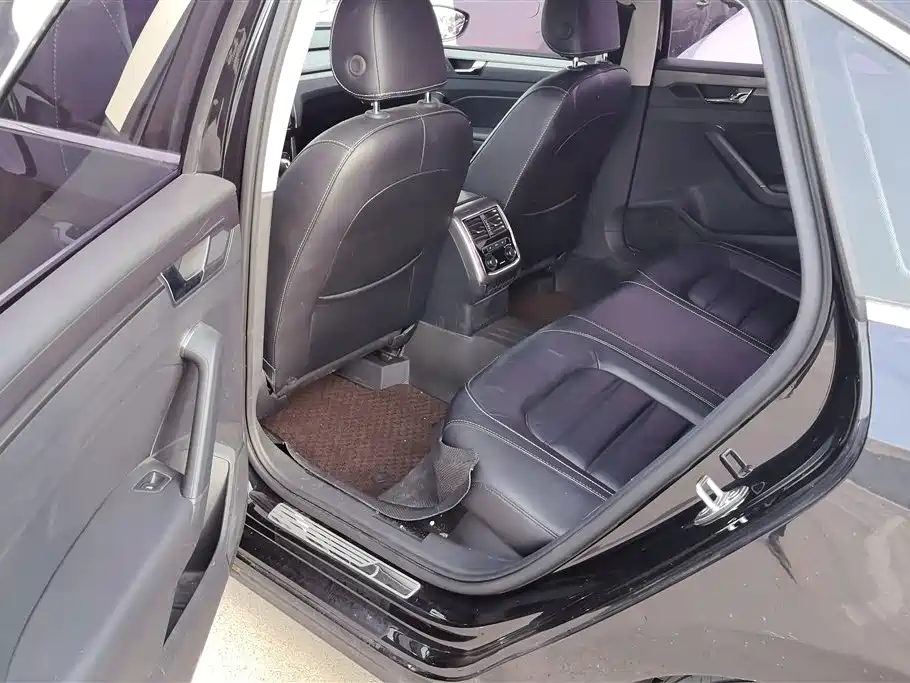 Volkswagen Passat 2017 330TSI DSG Prestige фото 11