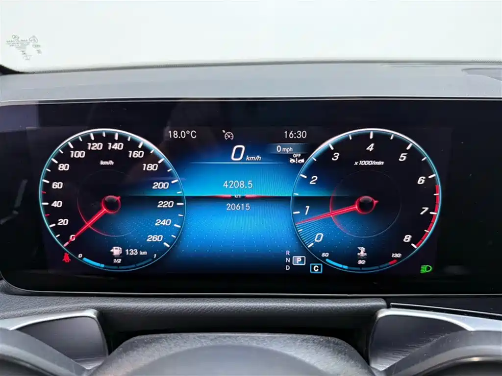 Mercedes-Benz GLB 2023 GLB 220 Dynamic фото 11