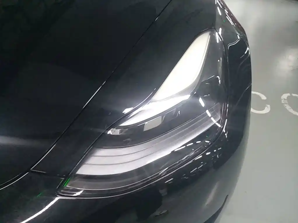 Фото 24 - Tesla Model 3