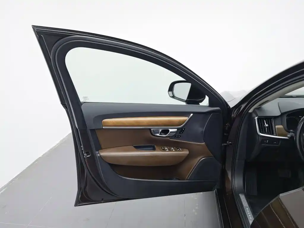 Фото 8 - Volvo S90