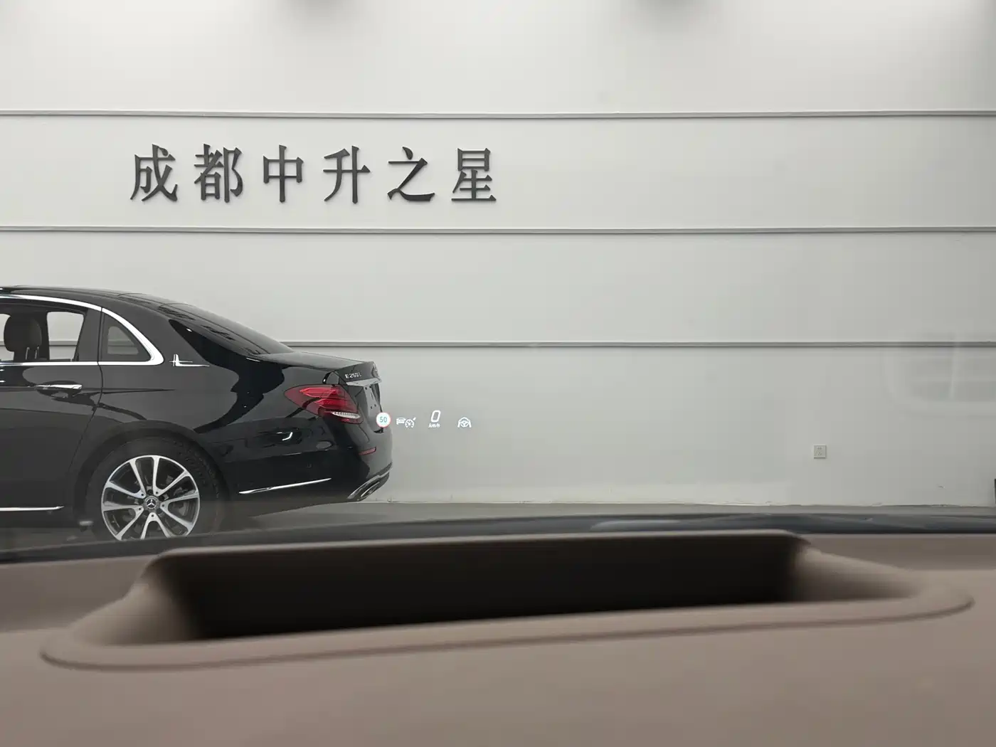 Mercedes-Benz EQE 2025 Model 500 4MATIC Luxury Edition фото 24