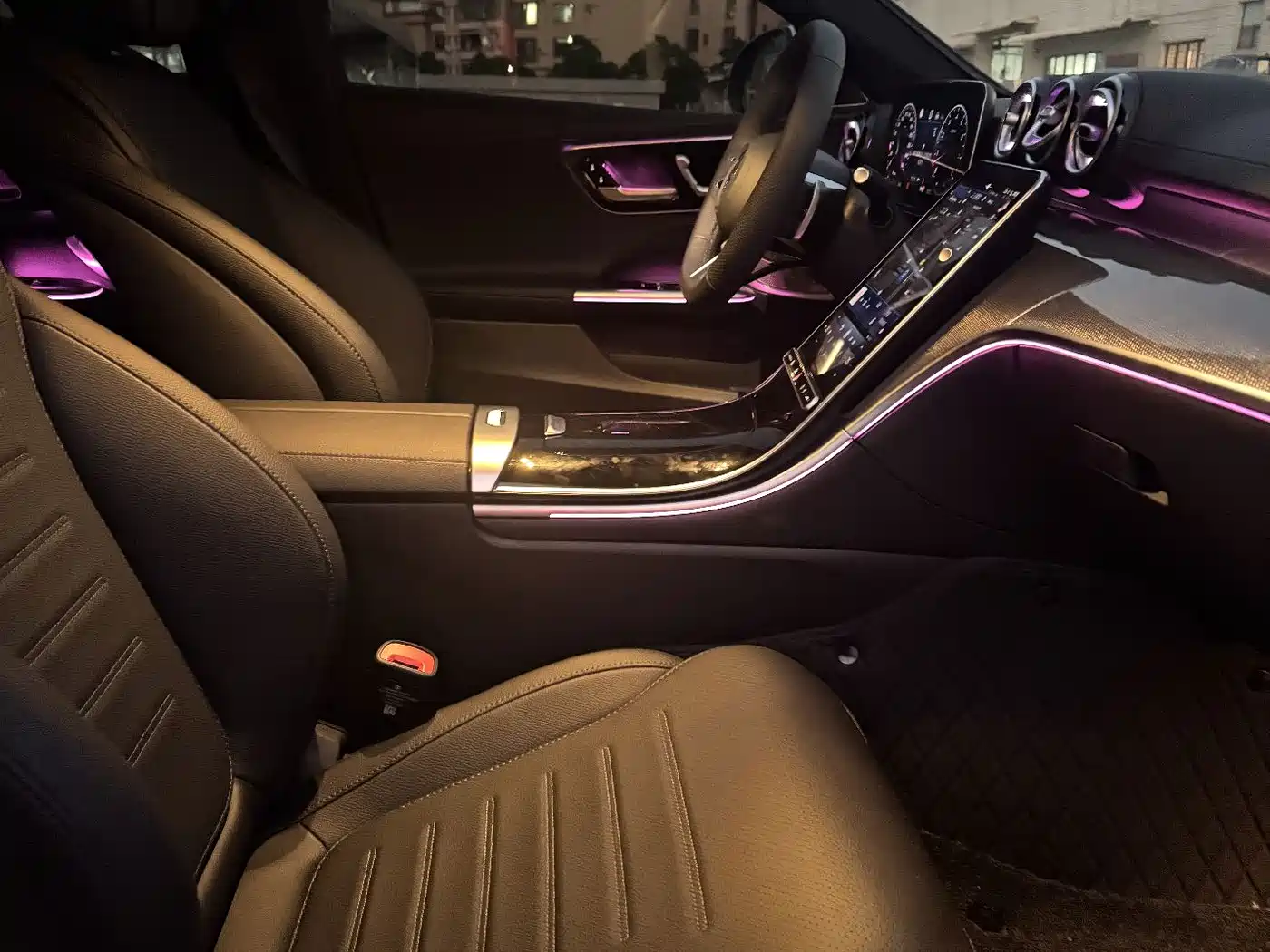 Photo 13 - Mercedes-Benz C-Class
