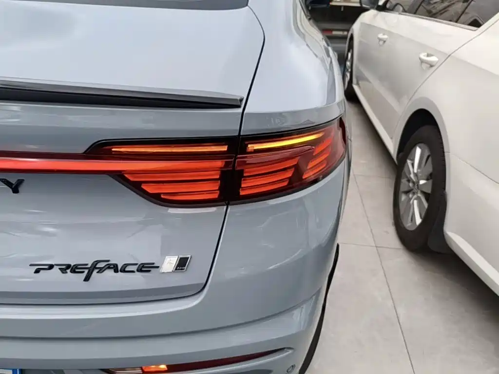 Фото 8 - Geely Preface
