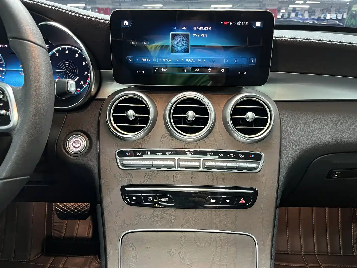 Mercedes-Benz GLC 2020 Facelift GLC 300 L 4MATIC Dynamic фото 13
