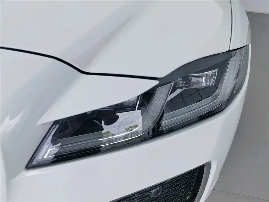Jaguar XFL 2021 XFL 2.0T P200 2WD Elite Luxury Edition фото 7