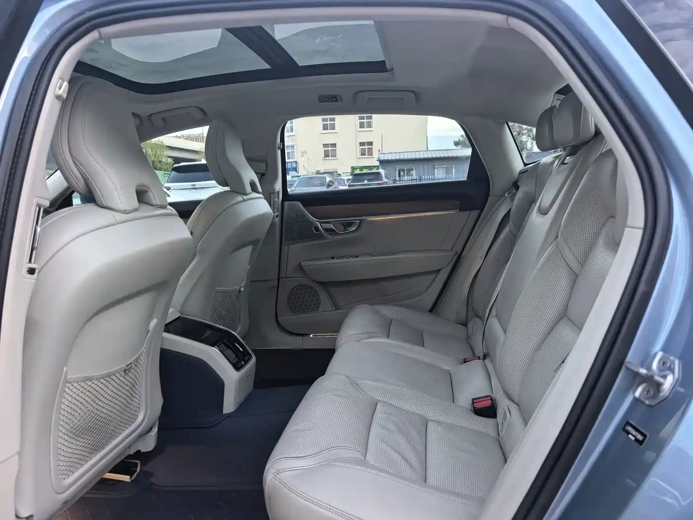 Photo 5 - Volvo S90