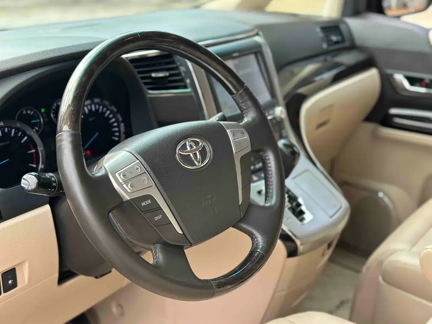 Toyota Alphard 2012 3.5L Luxury Edition фото 10