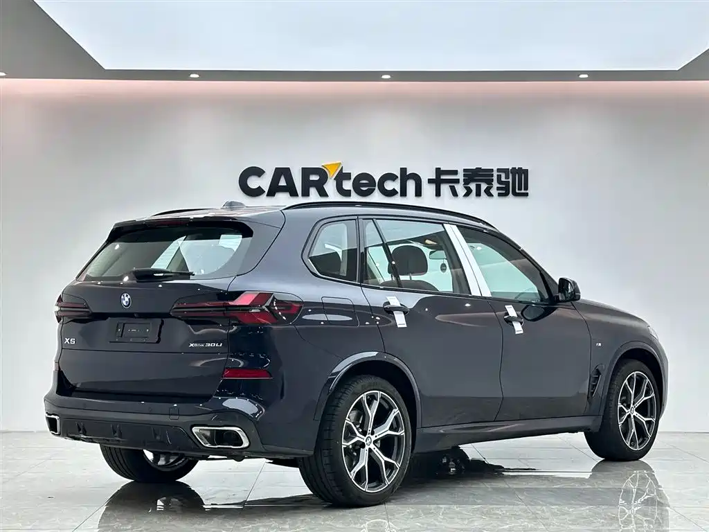 BMW X5 2023 xDrive 30Li Premium M Sport Black Night Package фото 5