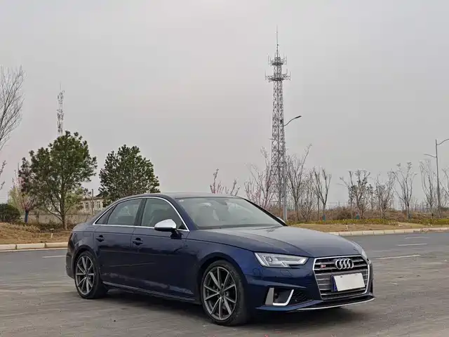 AUDI S4