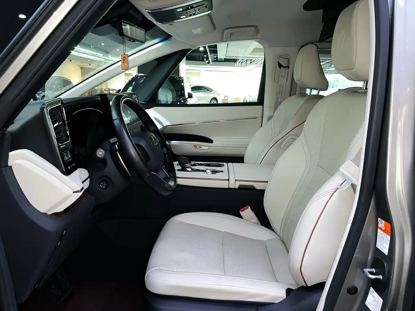 Lexus LM 2025 Model 500h Six-Seater Prestige Edition фото 7
