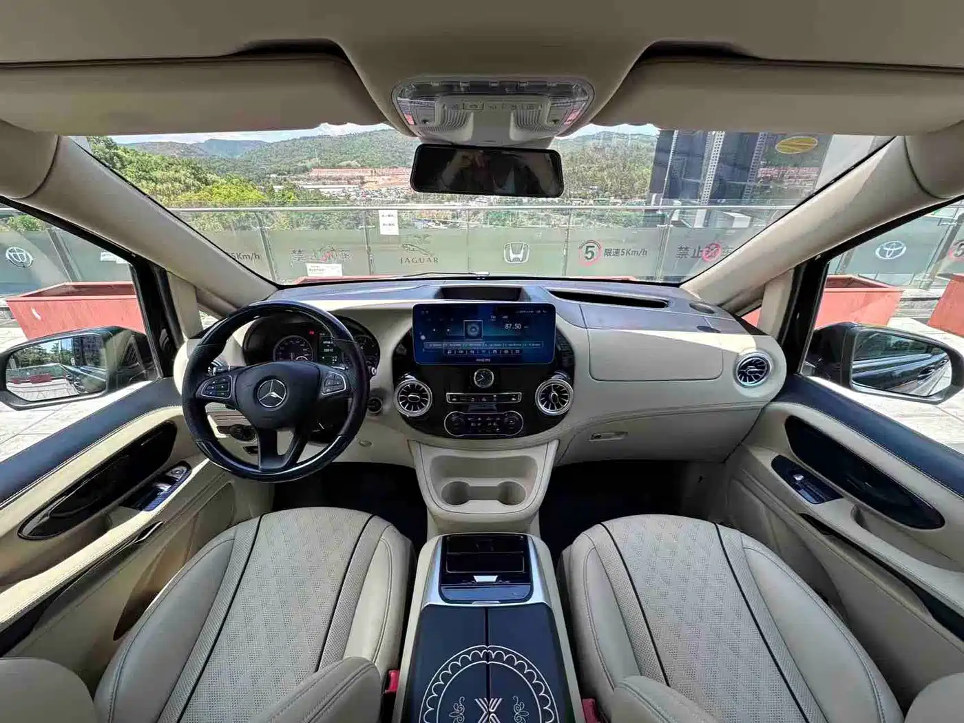 Mercedes-Benz Vito 2023 2.0T Business 7-Seater фото 8