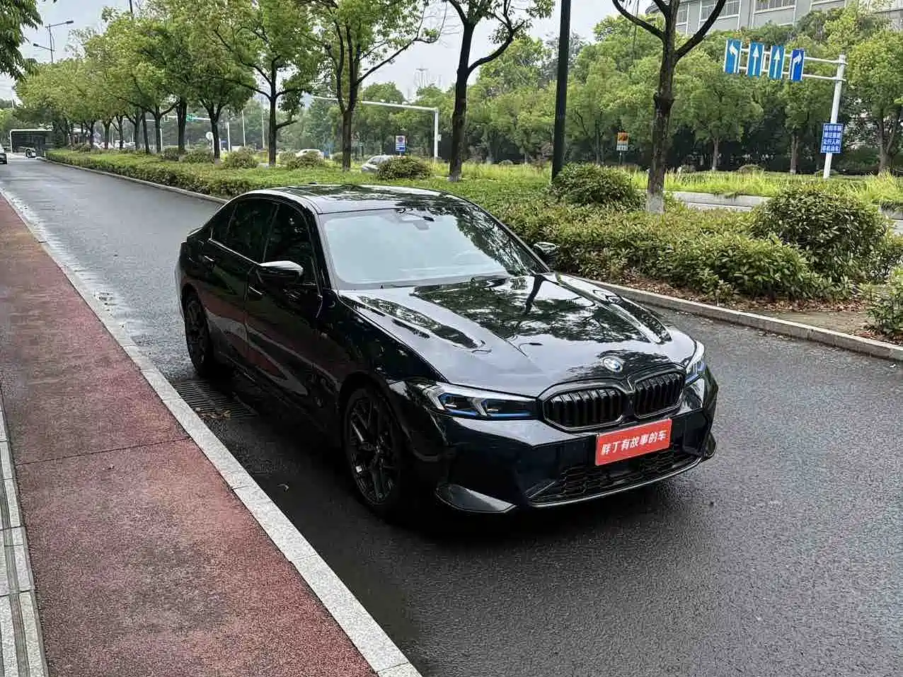 BMW 3 Series 2025 330Li Premium M Sport Night Edition фото 3