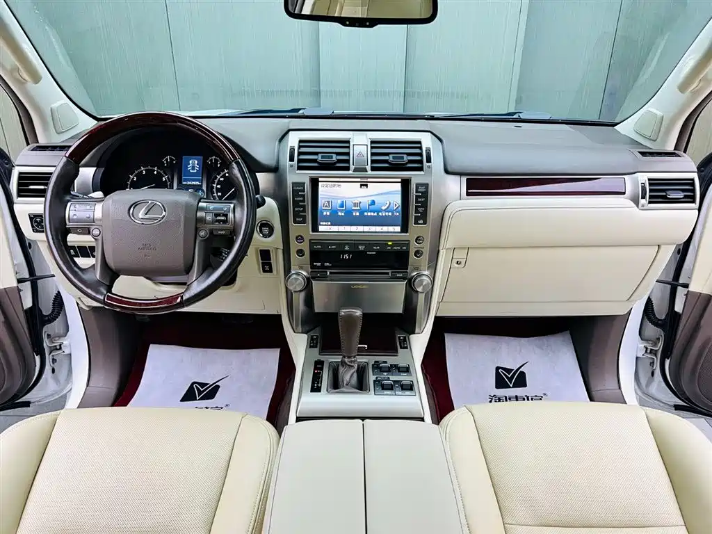 Photo 9 - Lexus GX