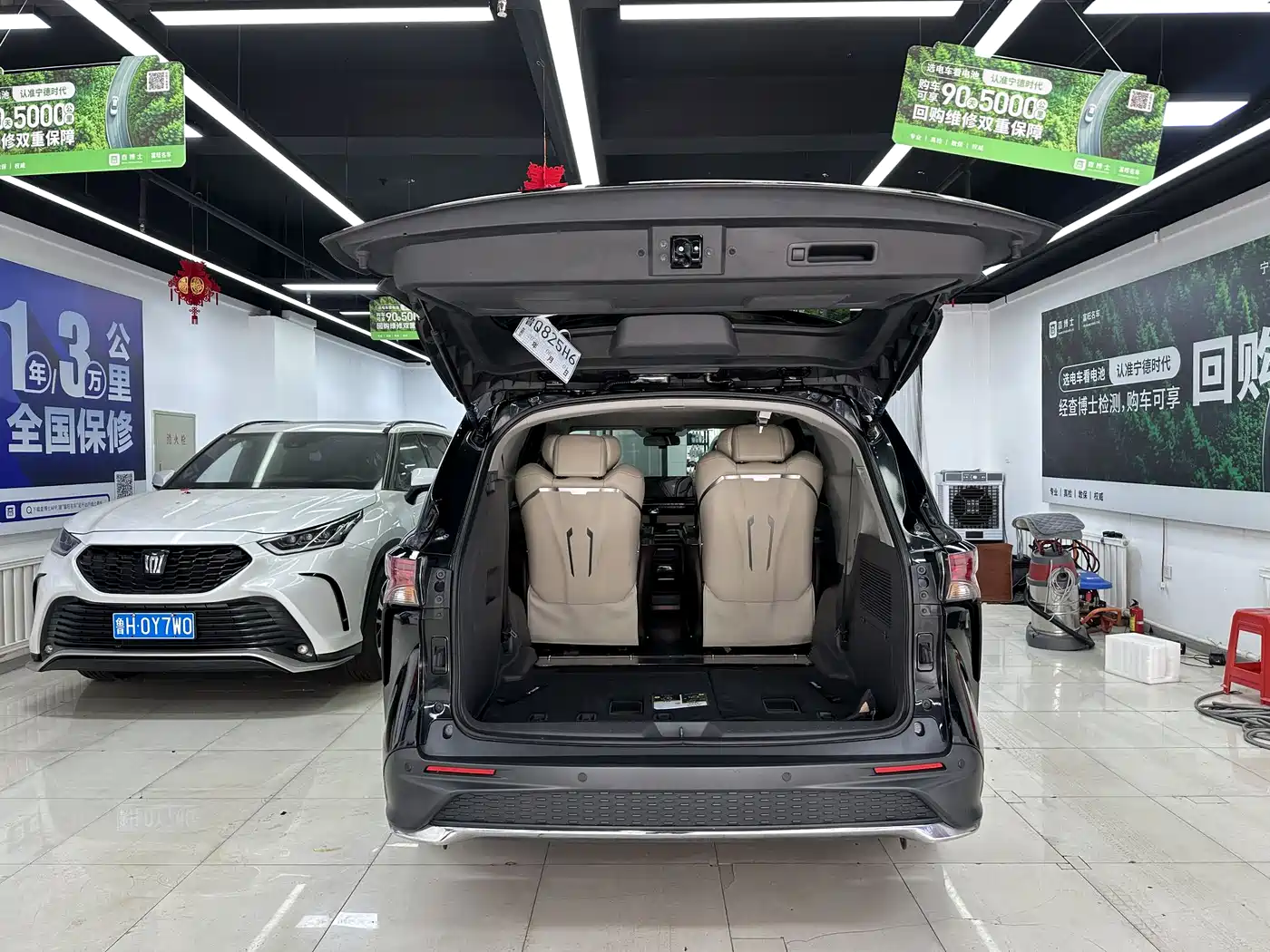 Toyota Granvia 2023 2.5L Hybrid Comfort Edition фото 8