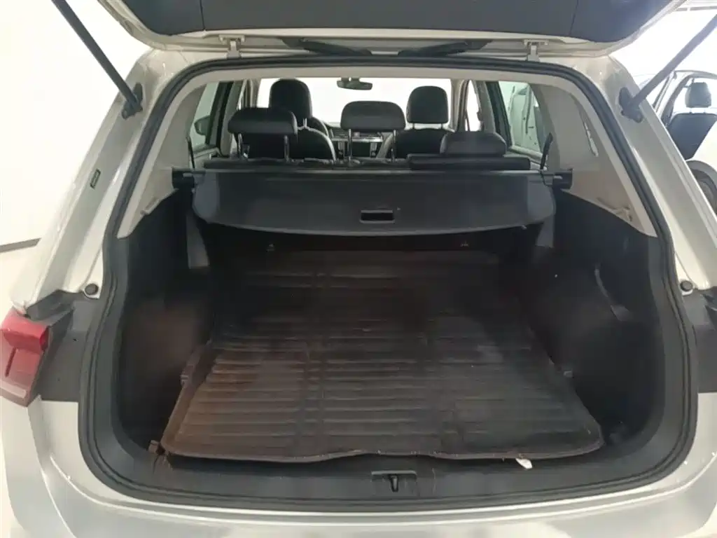 Volkswagen Tiguan L 2018 330TSI Automatic 2WD Luxury Edition фото 19
