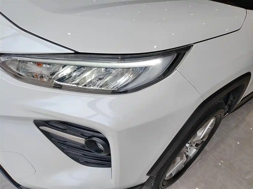 Toyota Wildlander 2023 2.0L CVT FWD LE фото 24