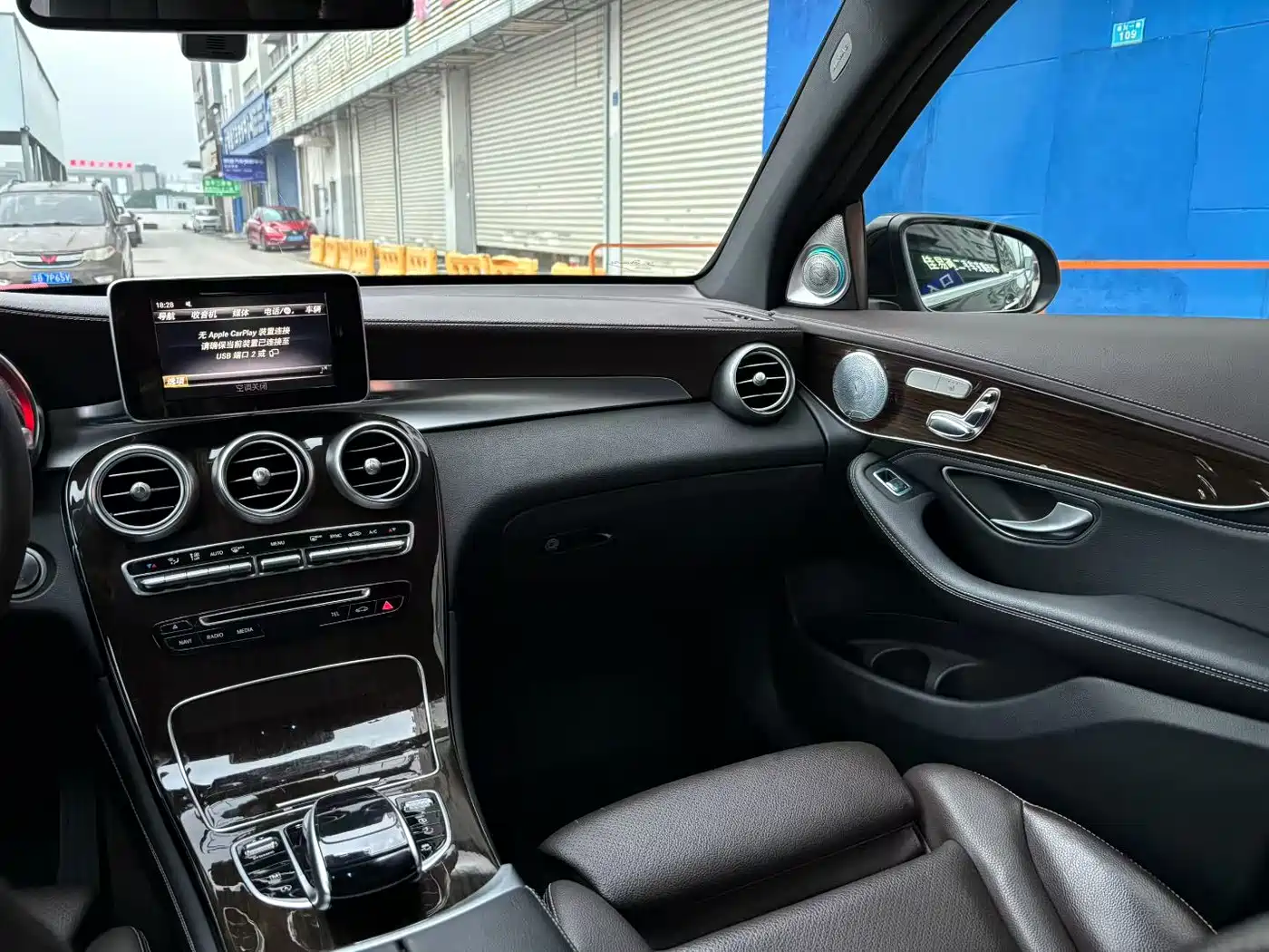 Mercedes-Benz GLC 2018 Facelift GLC 260 4MATIC Luxury фото 5