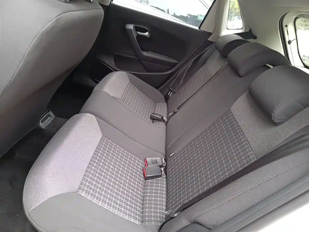 Volkswagen Polo 2014 1.6L Automatic Comfort Edition фото 17