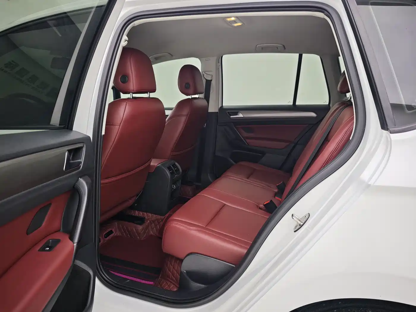 Volkswagen Golf Sportsvan 2018 1.6L Automatic Comfort фото 10
