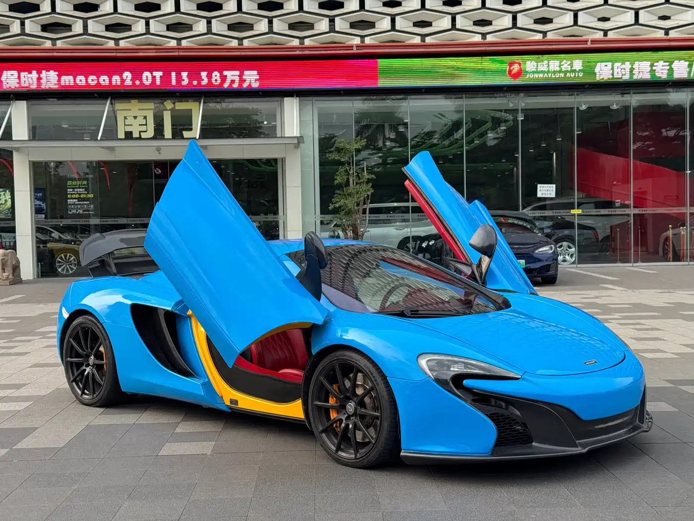 McLaren 12C 2013 3.8T SPIDER 50th Anniversary Edition фото 5