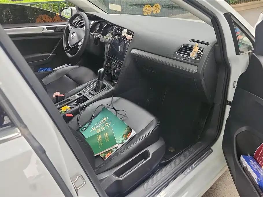 Volkswagen Golf 2020 Beloved Edition 200TSI DSG Comfort фото 8