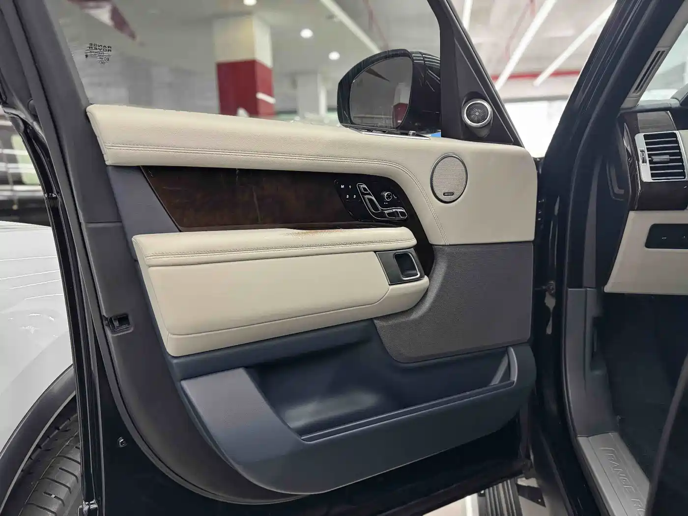 Land Rover Range Rover 2021 3.0 L6 Heritage Edition фото 16