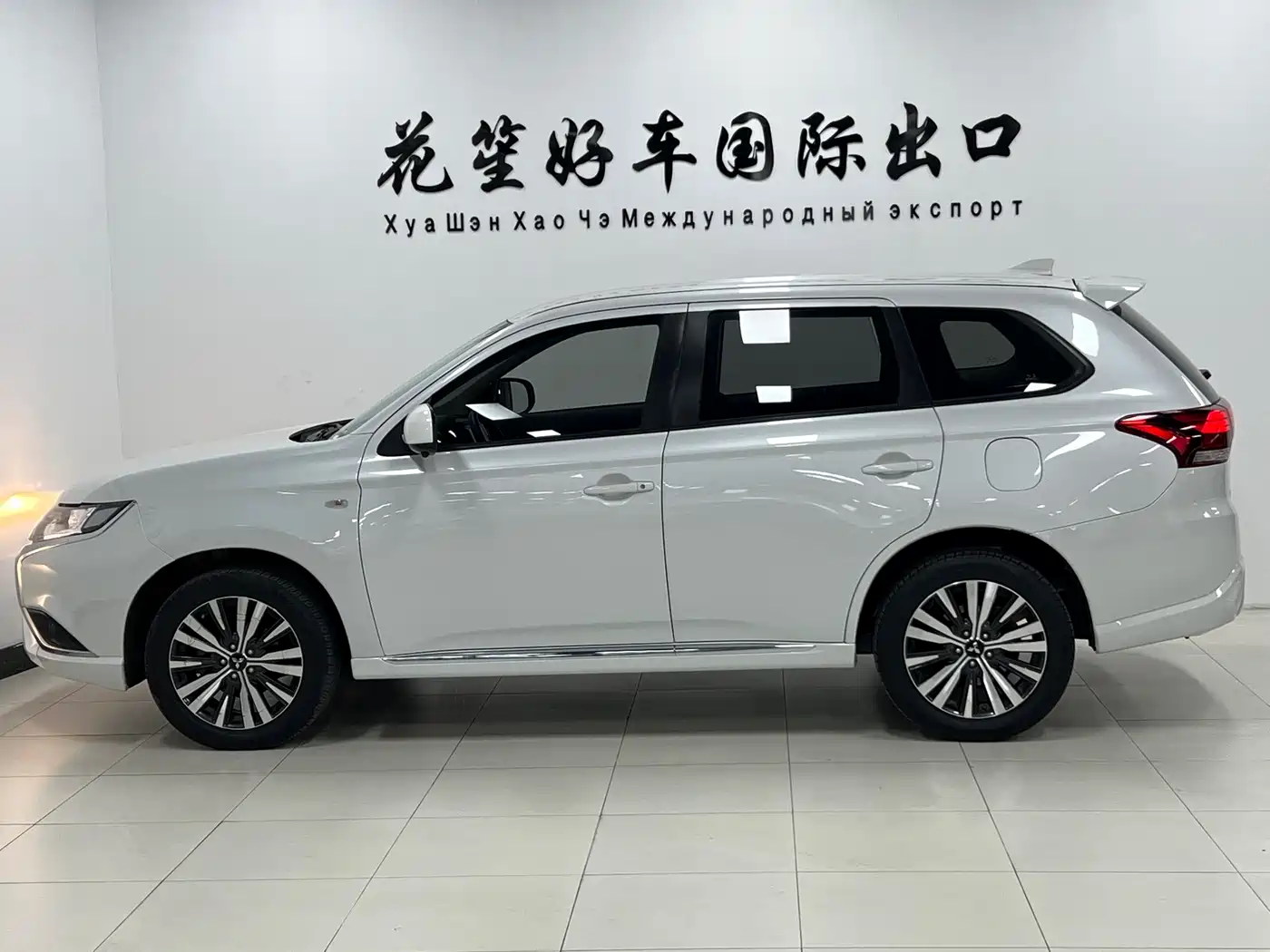 Mitsubishi Outlander 2021 2.0L 2WD Smooth Ride Version 5-Seater фото 4