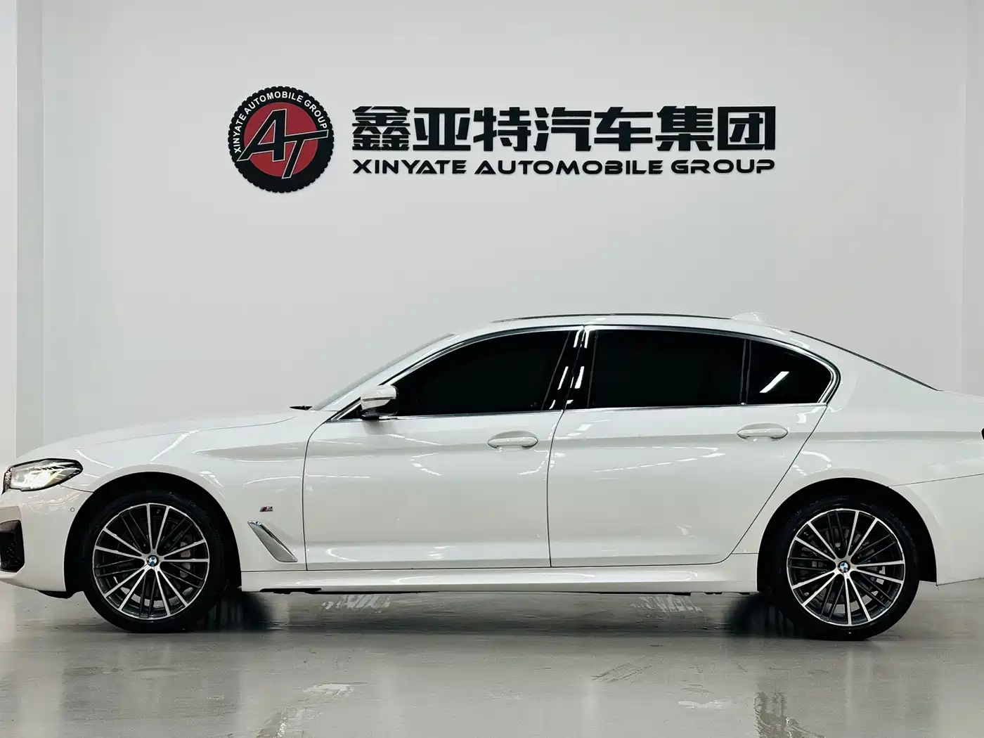 BMW 5 Series 2022 Model Second Facelift 530Li Leading M Sport Package фото 5