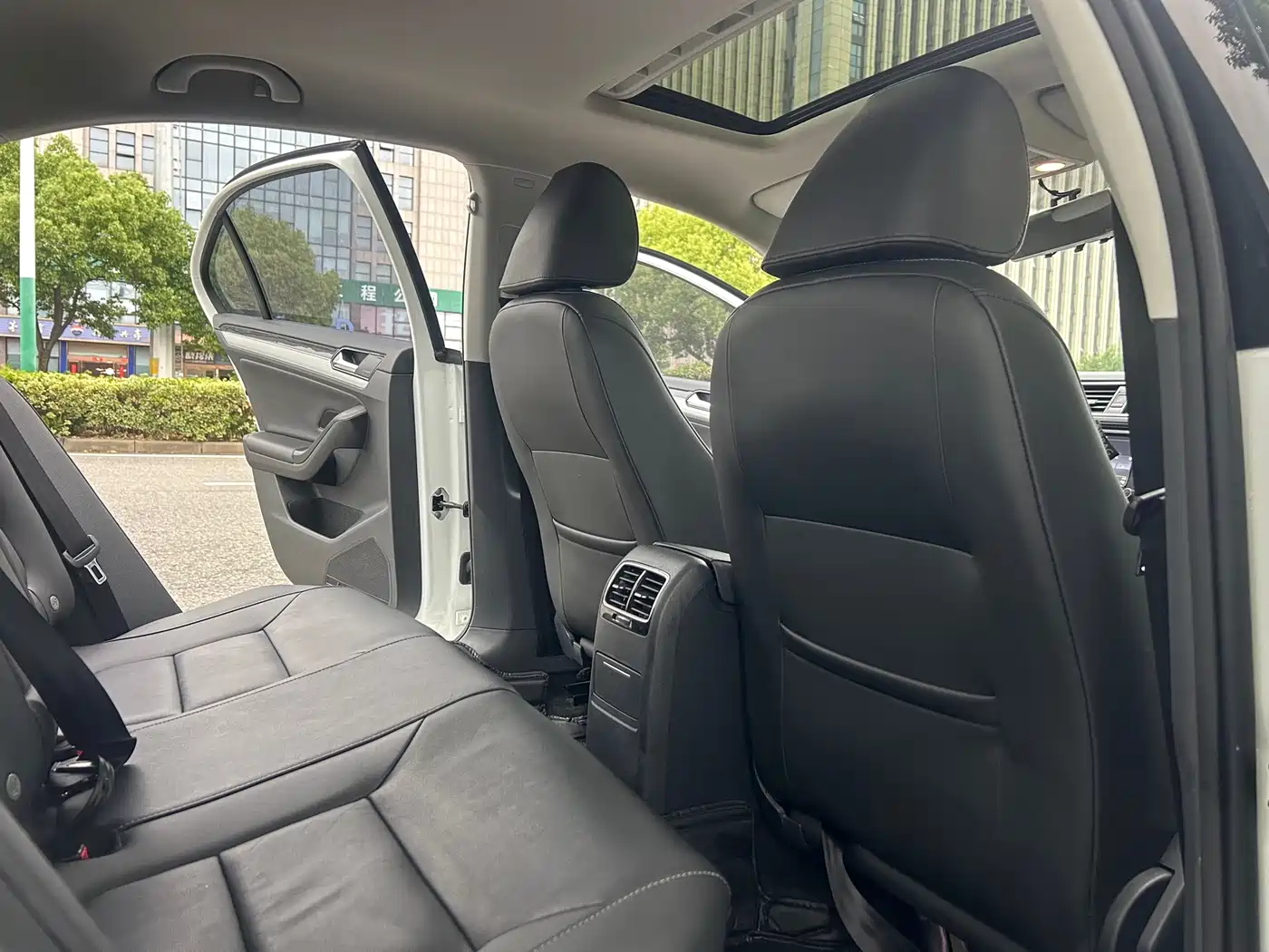 Volkswagen Sagitar 2018 280TSI DSG Spark Edition фото 12