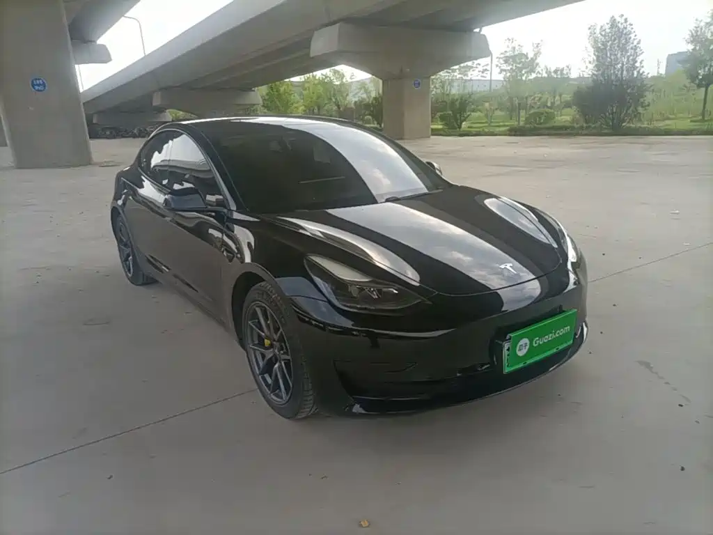 Фото 4 - Tesla Model 3