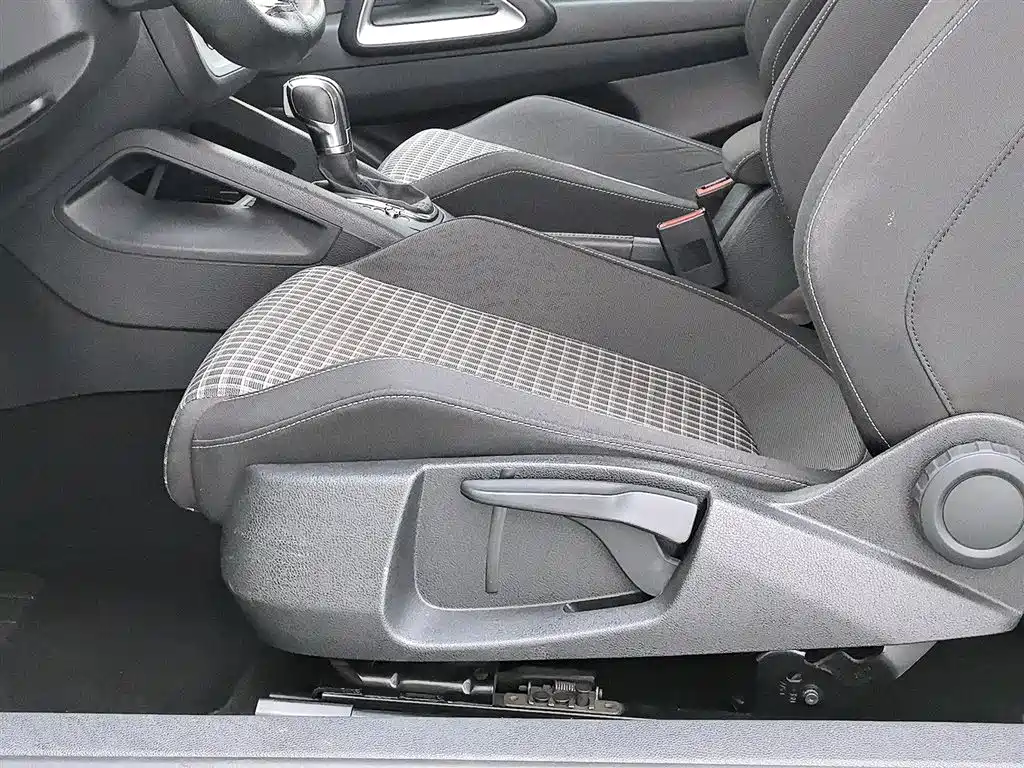 Volkswagen Scirocco 2015 1.4TSI Trend Edition фото 20
