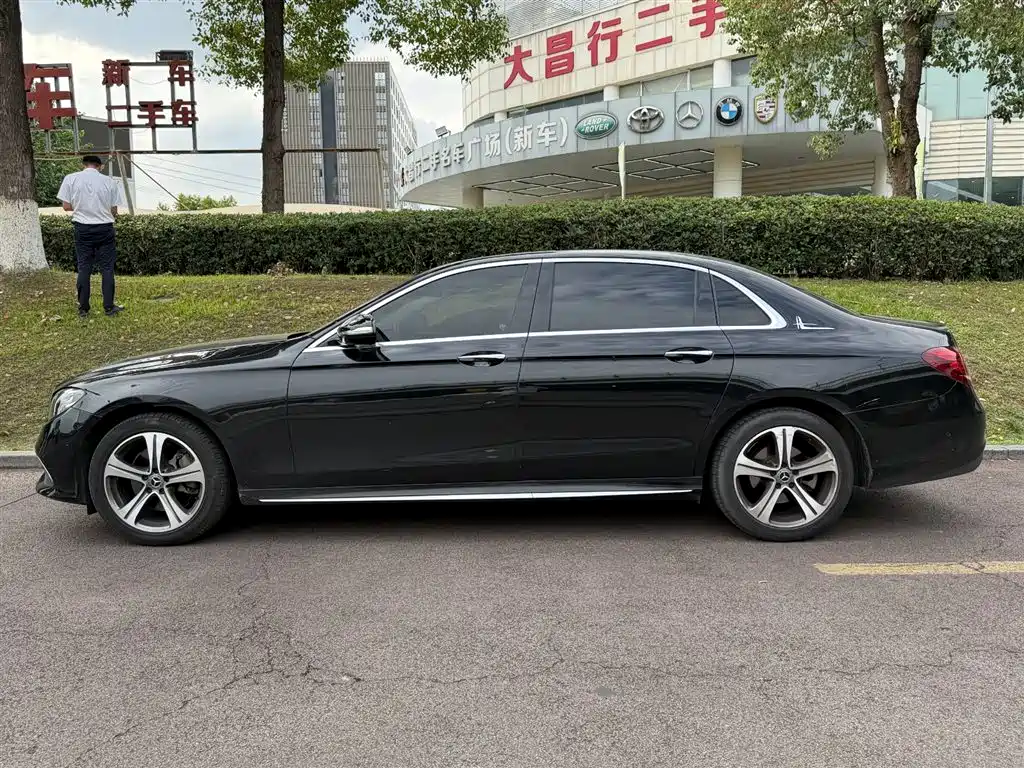 Mercedes-Benz E-Class 2018 E 200 L Sport фото 3