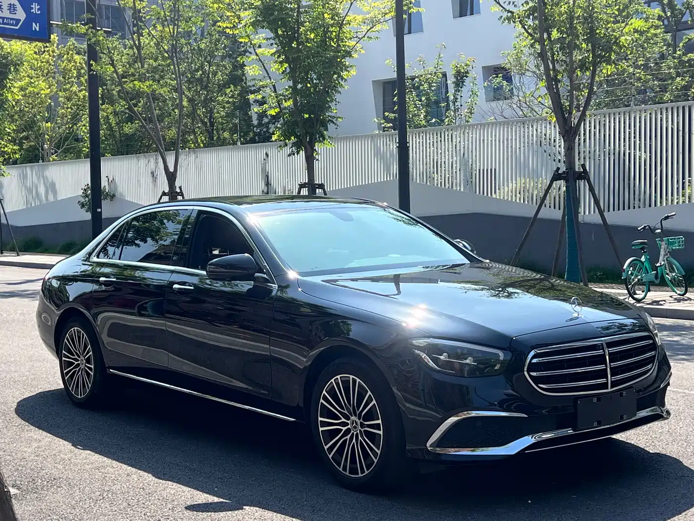 Mercedes-Benz E-Class 2023 E 300 L Sport Fashion фото 8