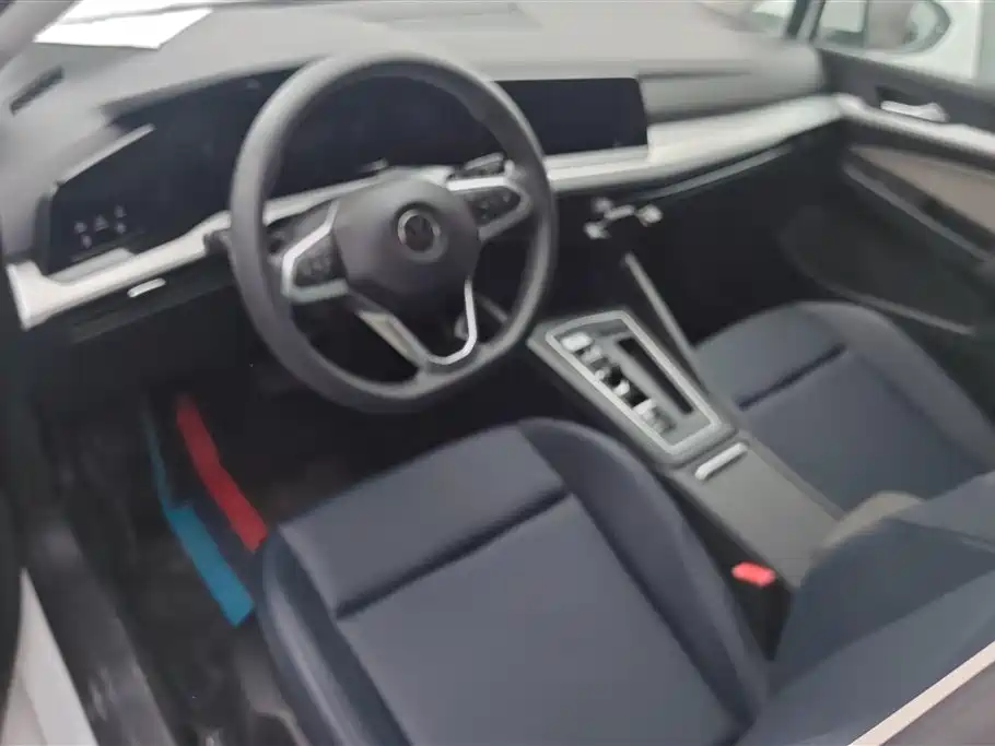 Volkswagen Golf 2021 200TSI DSG фото 12