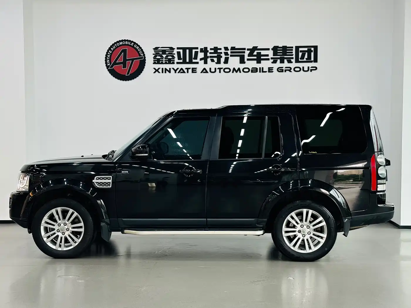 Land Rover Discovery 2015 3.0 SC V6 HSE фото 4