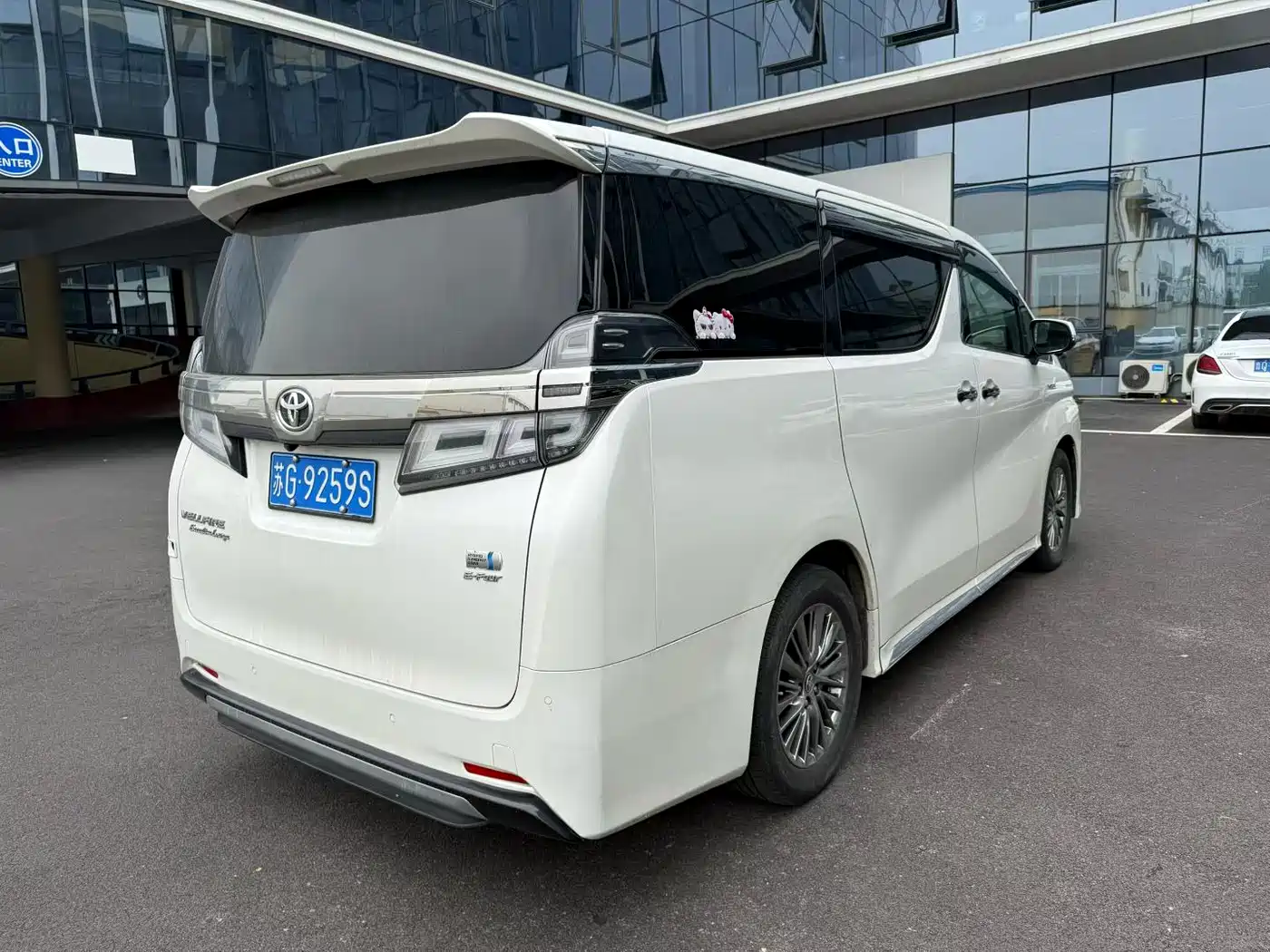 Toyota Vellfire 2019 Hybrid 2.5L HV Premium Edition фото 3