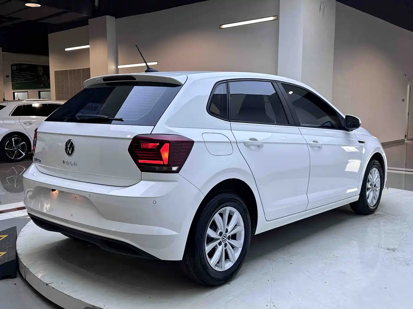VOLKSWAGEN POLO
